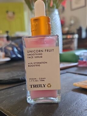 TRULY Unicorn Fruit Smoothing Face Serum - NEW